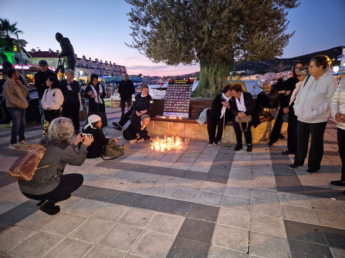 ANKARA GAR KATLİAMINI UNUTMADIK UNUTTURMAYACAĞIZ